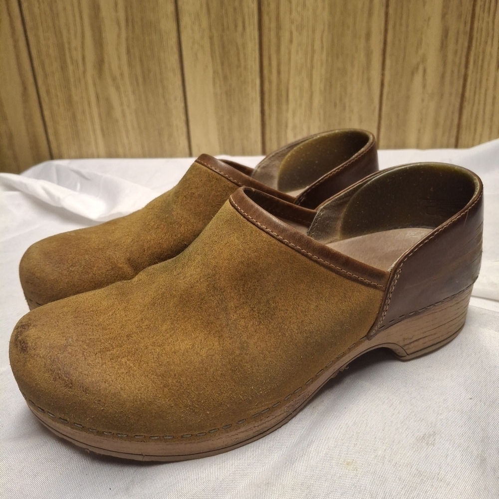 Dansko Brenna 9431151600 Women's Clogs, Tan Burnished Suede Sz 40 Us 9.5/10